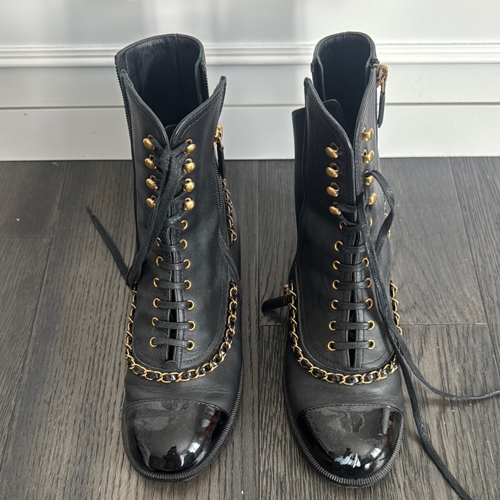 ChANEL Stylish Black Leather Boots with Gold Accents